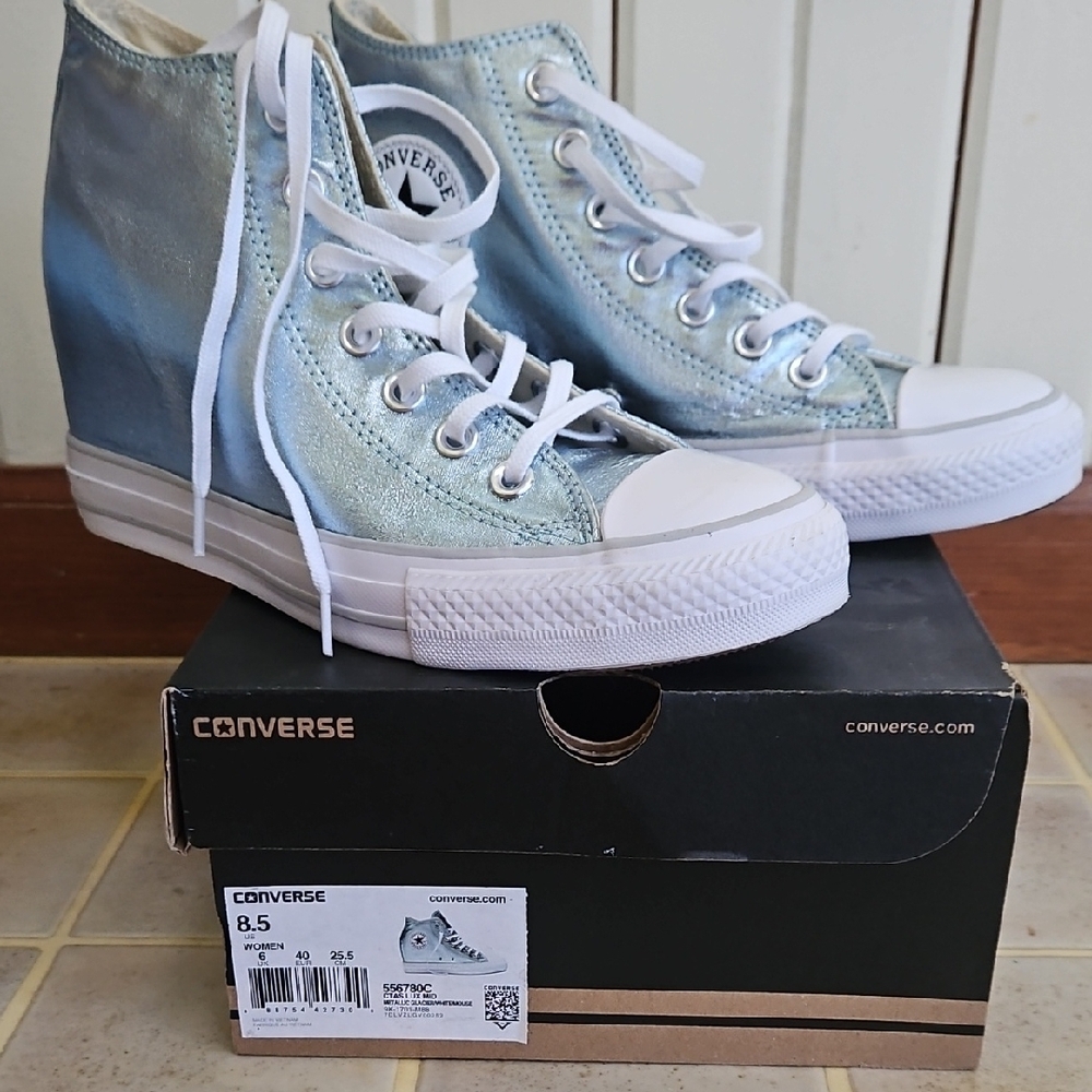 Converse Blue High-Top Sneakers Classic Design